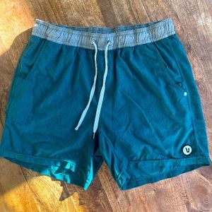 Vuori Kore Performance shorts - mens medium - 5” inseam - w/liner -Emerald Green